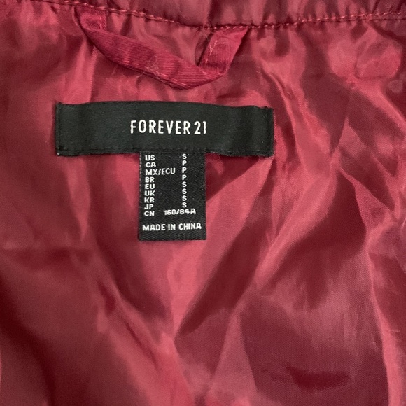 red jacket - Picture 4 of 5